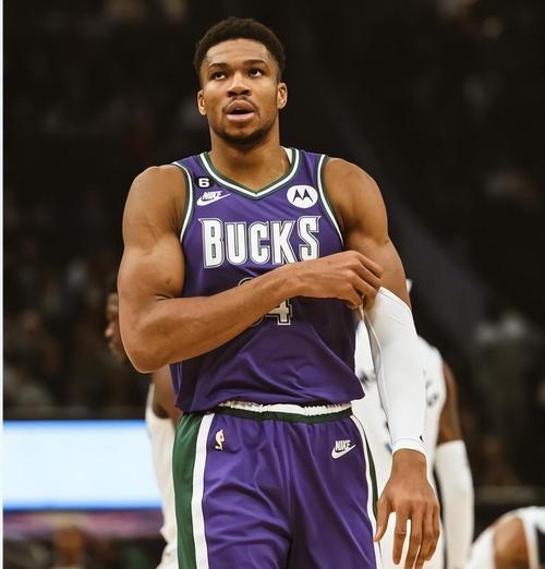 包含字母哥官方宣布爆冷新规，TES引发争议！引发球迷热议的词条