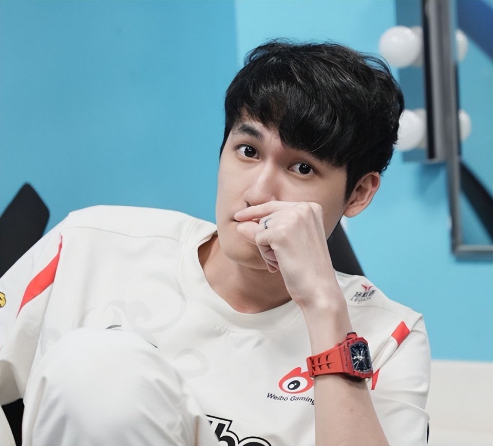 晋级下一阶段引发热议！，Karsa在瑞士队比赛中爆冷观众掌声雷动(白举纲细思极恐的细节)-九游登录入口